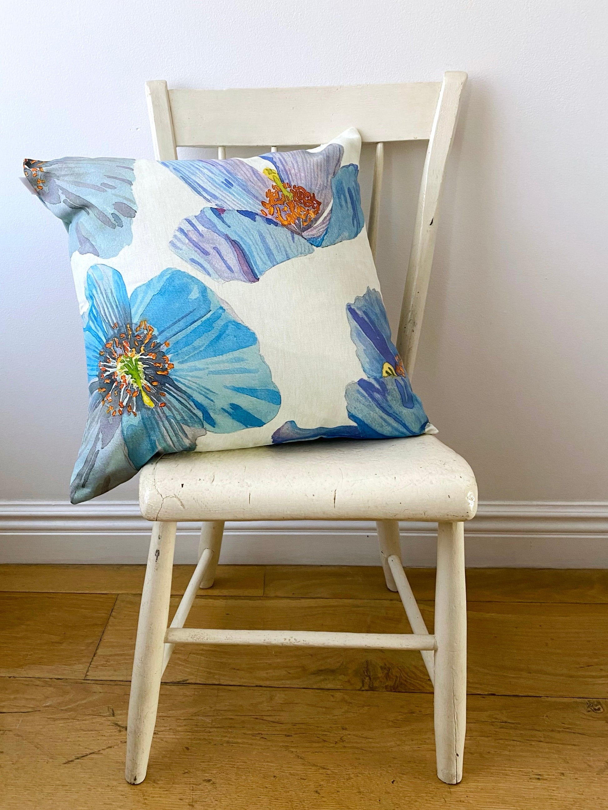 💚 Throw Pillow: Himalayan Blue Poppies on Ecru