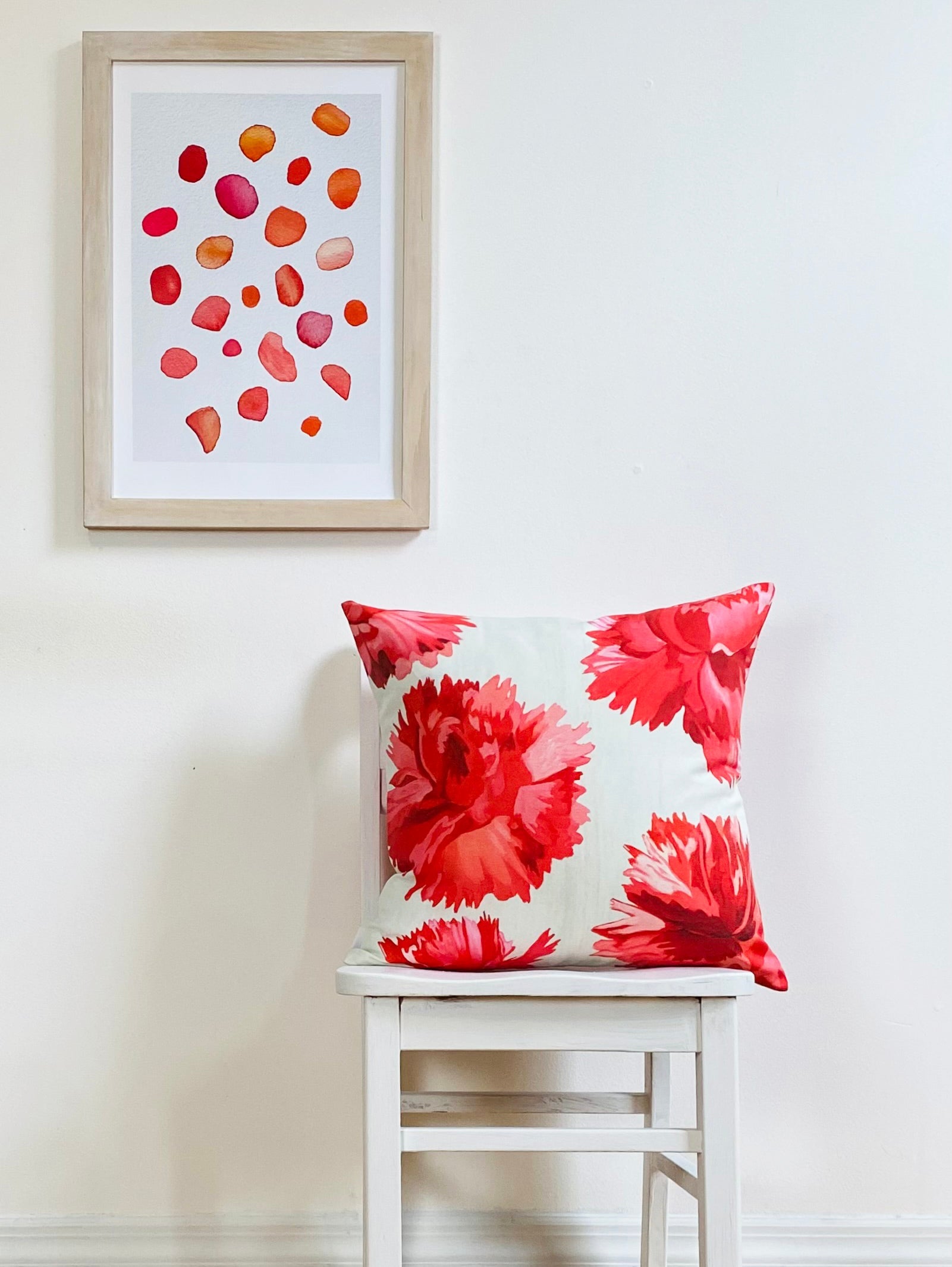 💚 Throw Pillow: Red Carnations on Snow
