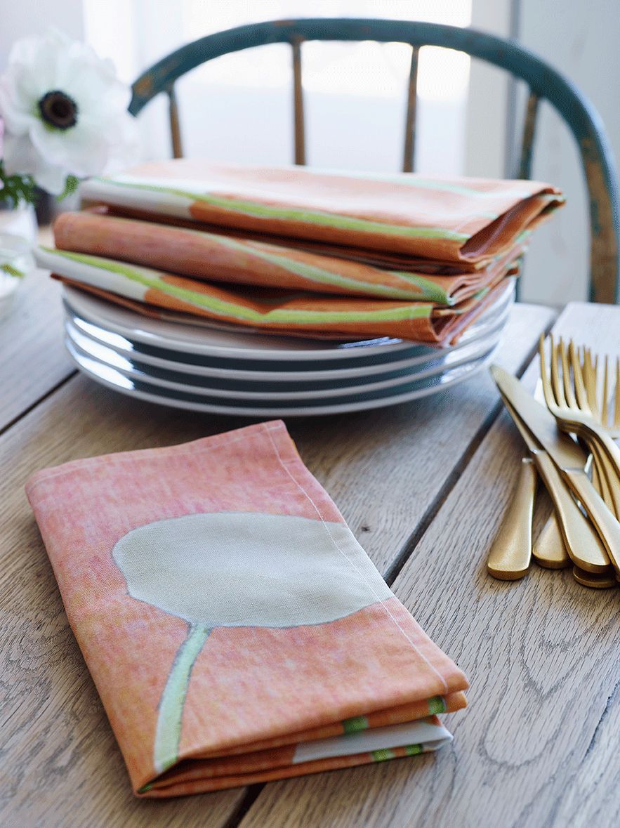 💚 Napkin Set: Cream Flowers on Orange