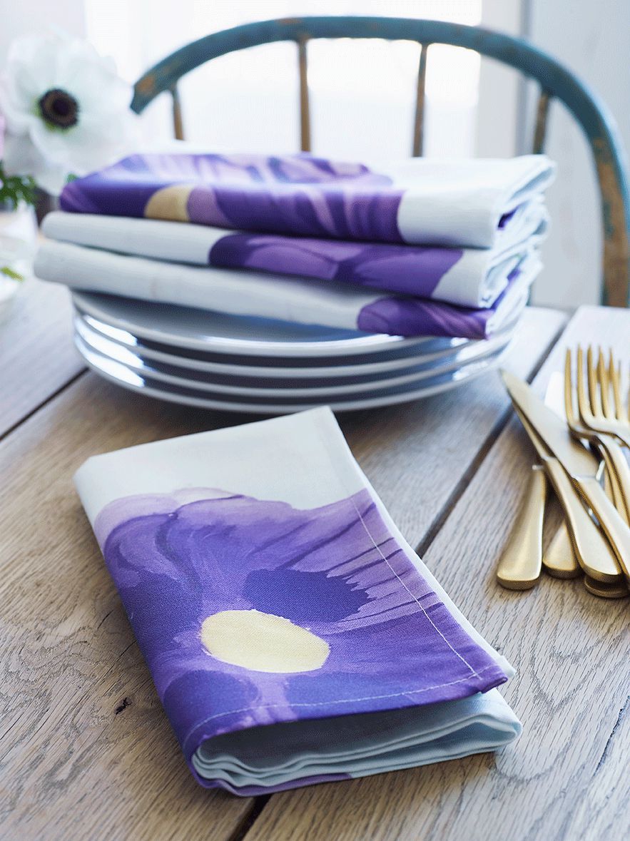 💚Napkin Set: Purple Poppies on Snow