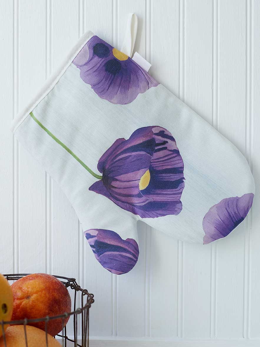 💚 Oven Mitt: Purple Poppies on Snow