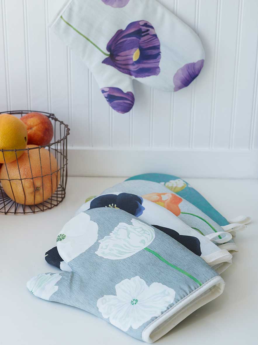 💚 Oven Mitt: White Poppies on Grey