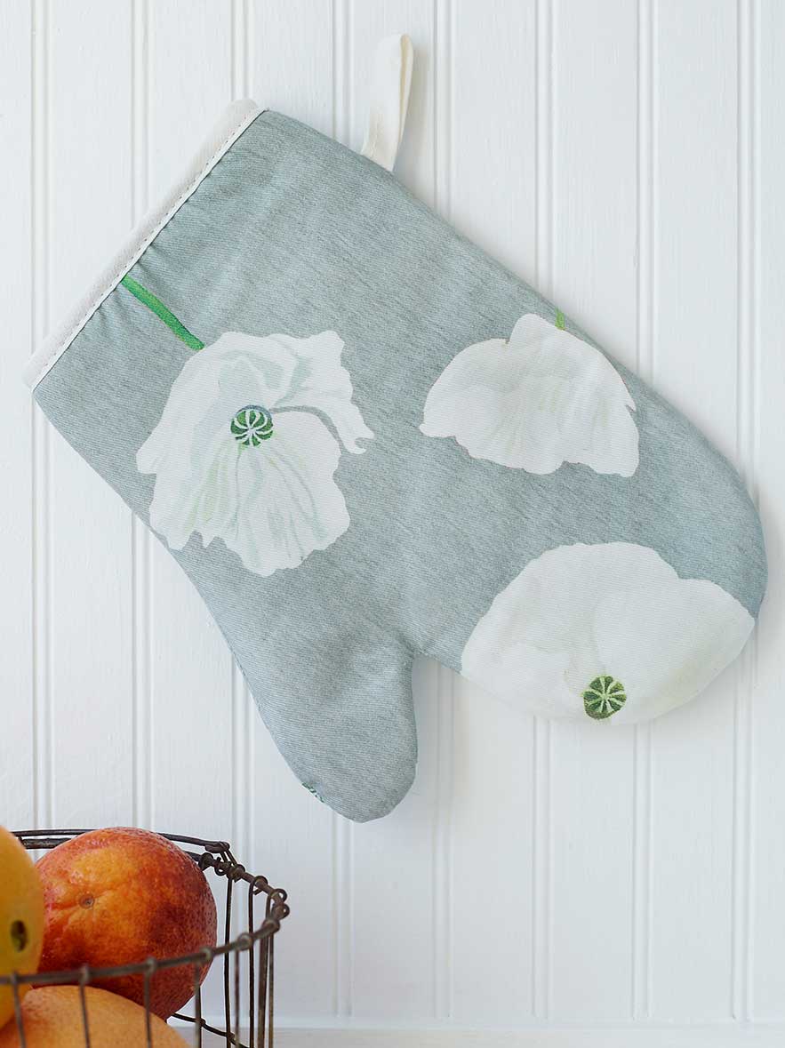 💚 Oven Mitt: White Poppies on Grey
