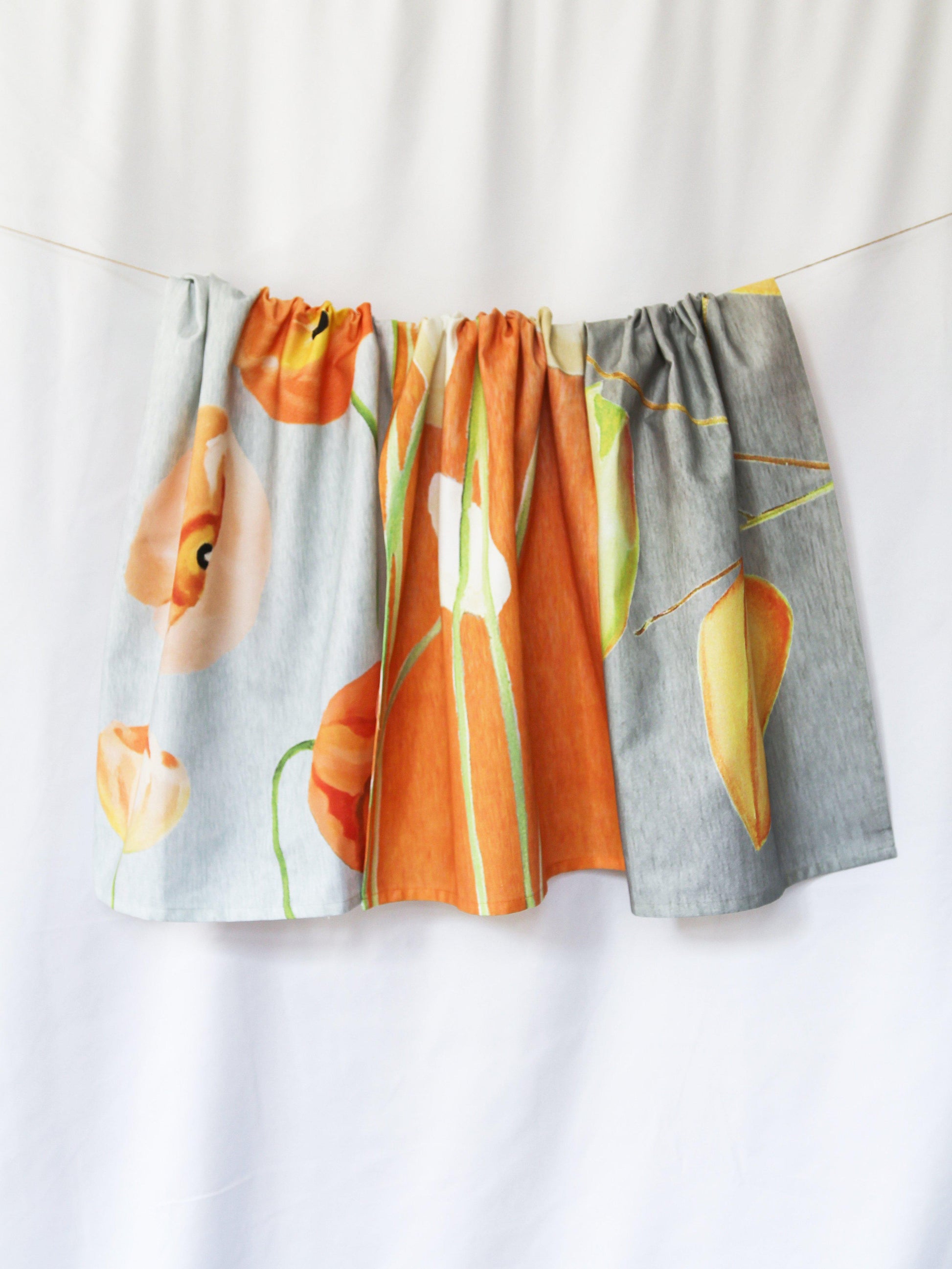 💚 Tea Towel: Cream Flowers on Orange