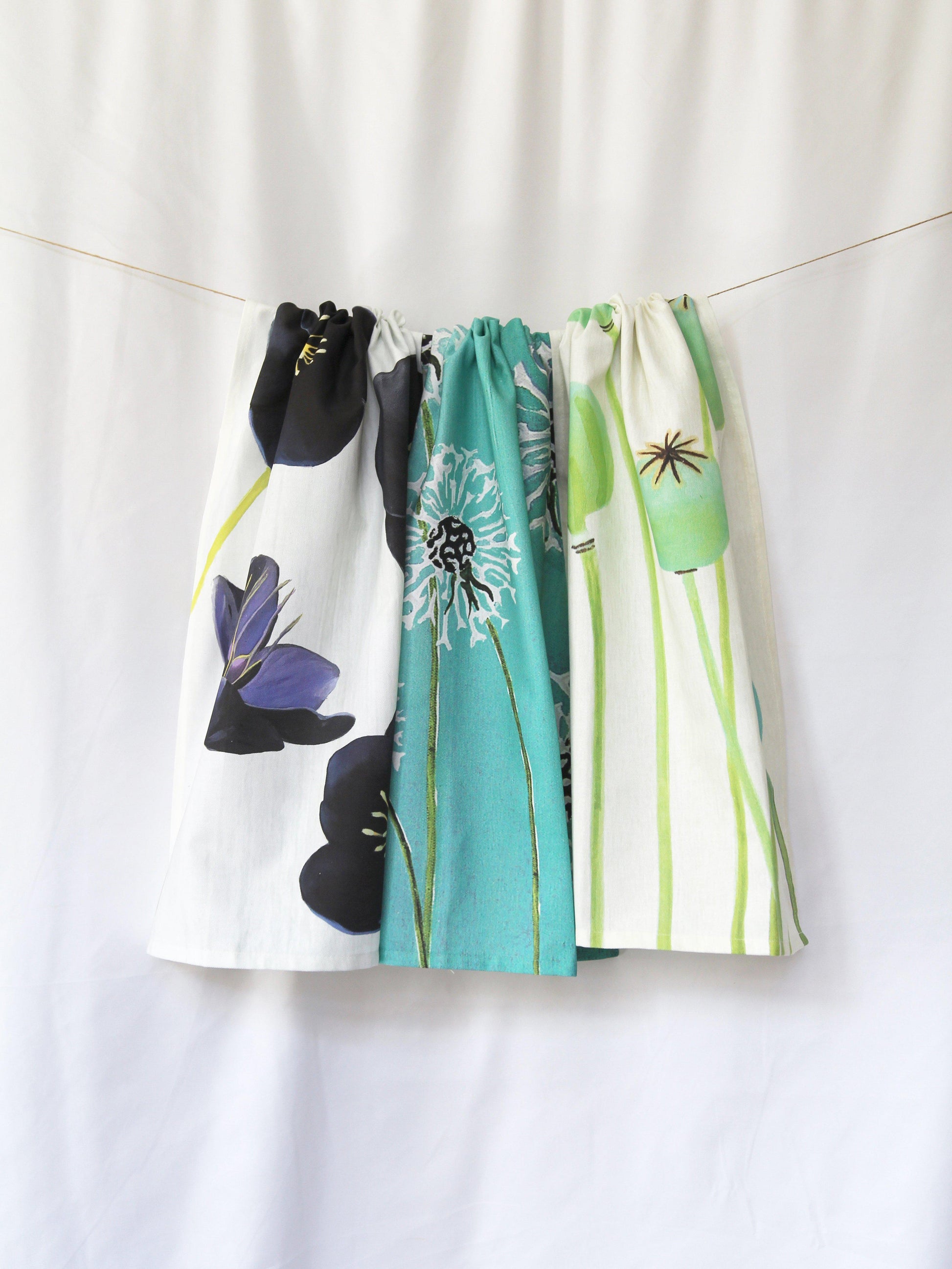 💚 Tea Towel: Dandelions on Aqua