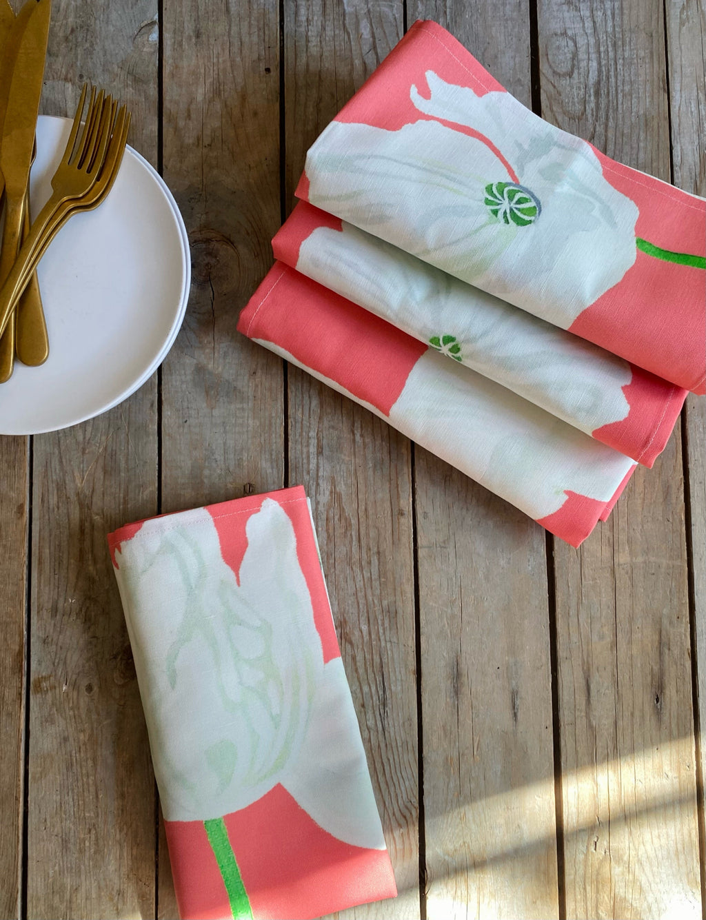 💚 Napkin Set: White Poppies on Pink