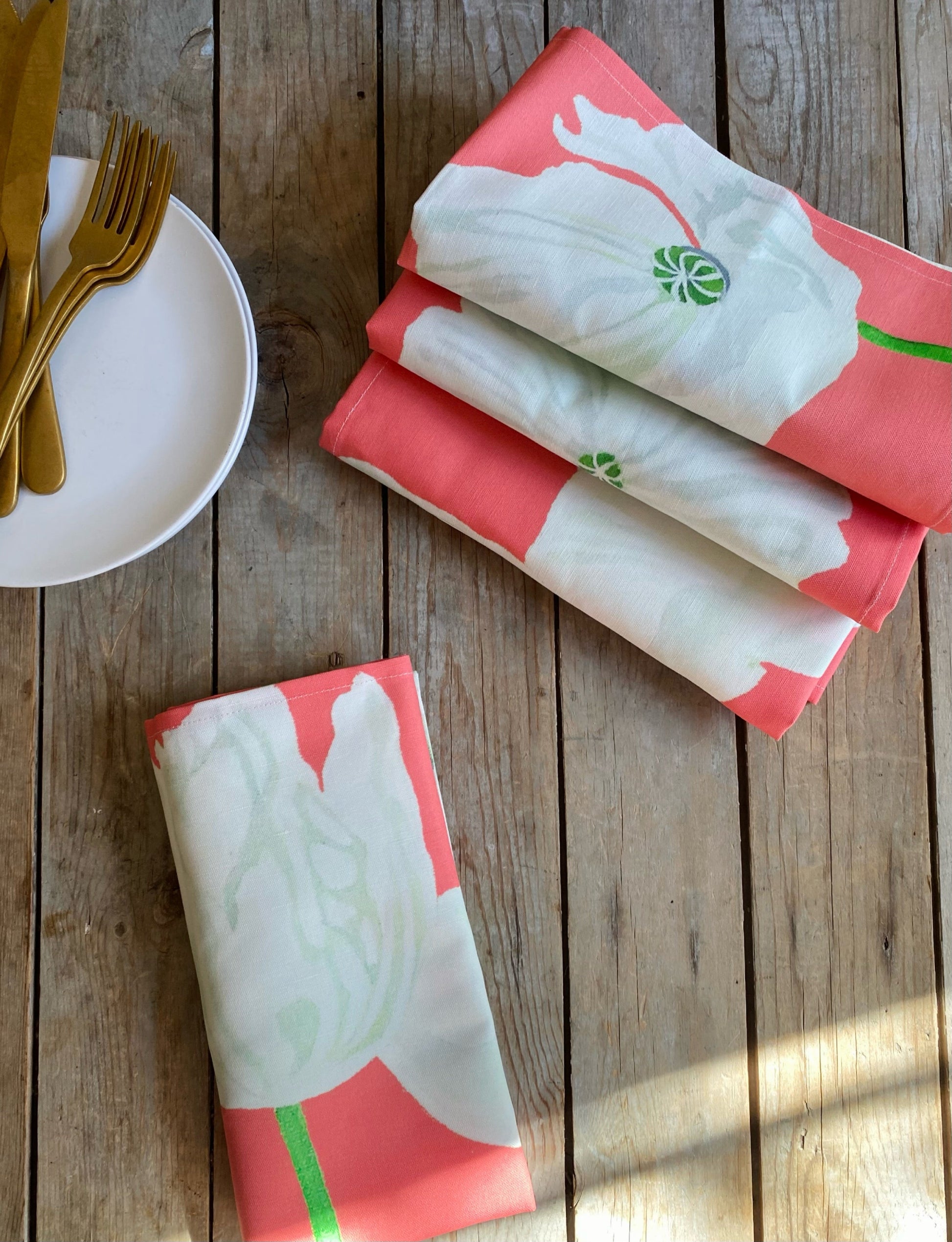💚 Napkin Set: White Poppies on Pink
