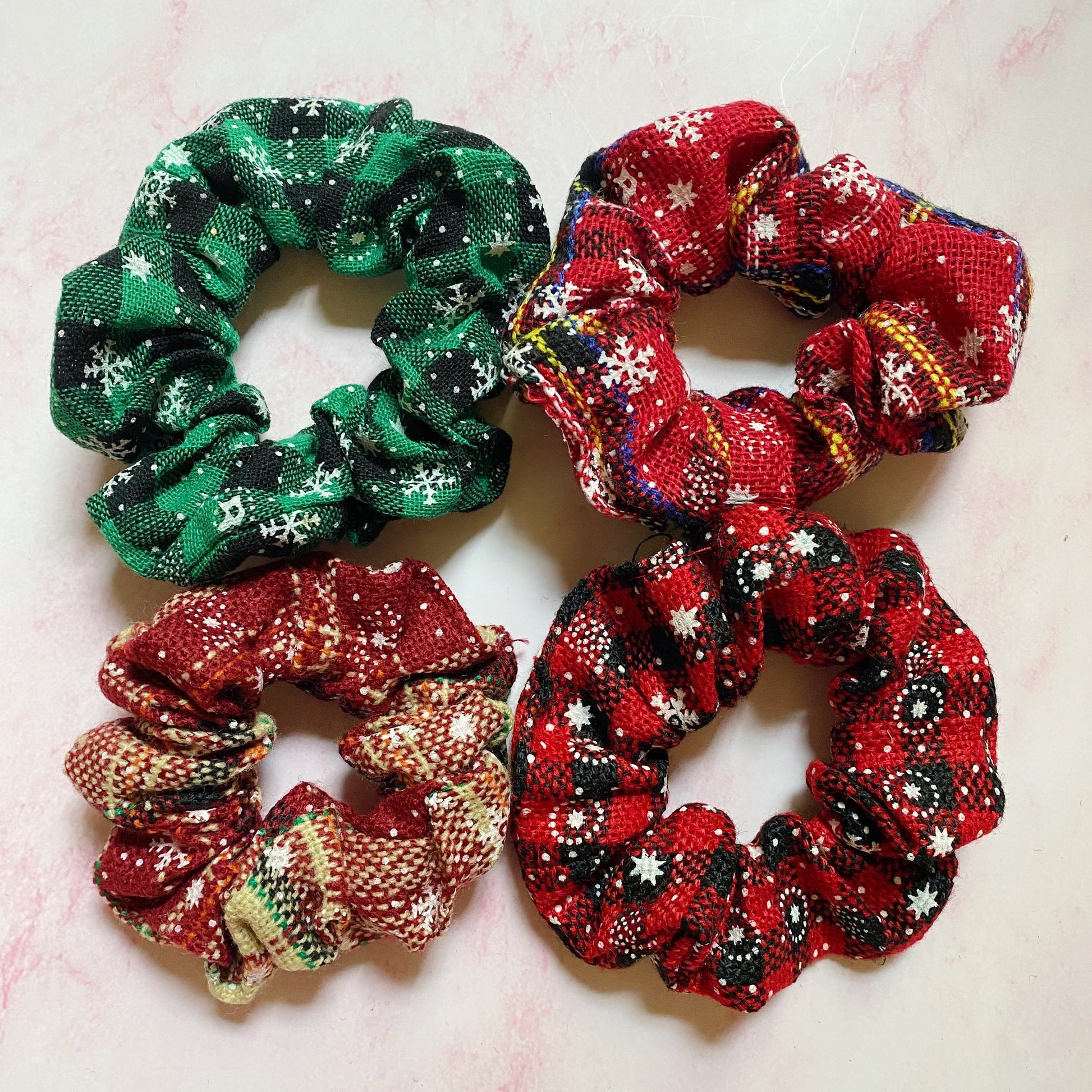 🧡 Merry Plaid Scrunch Set Of 4