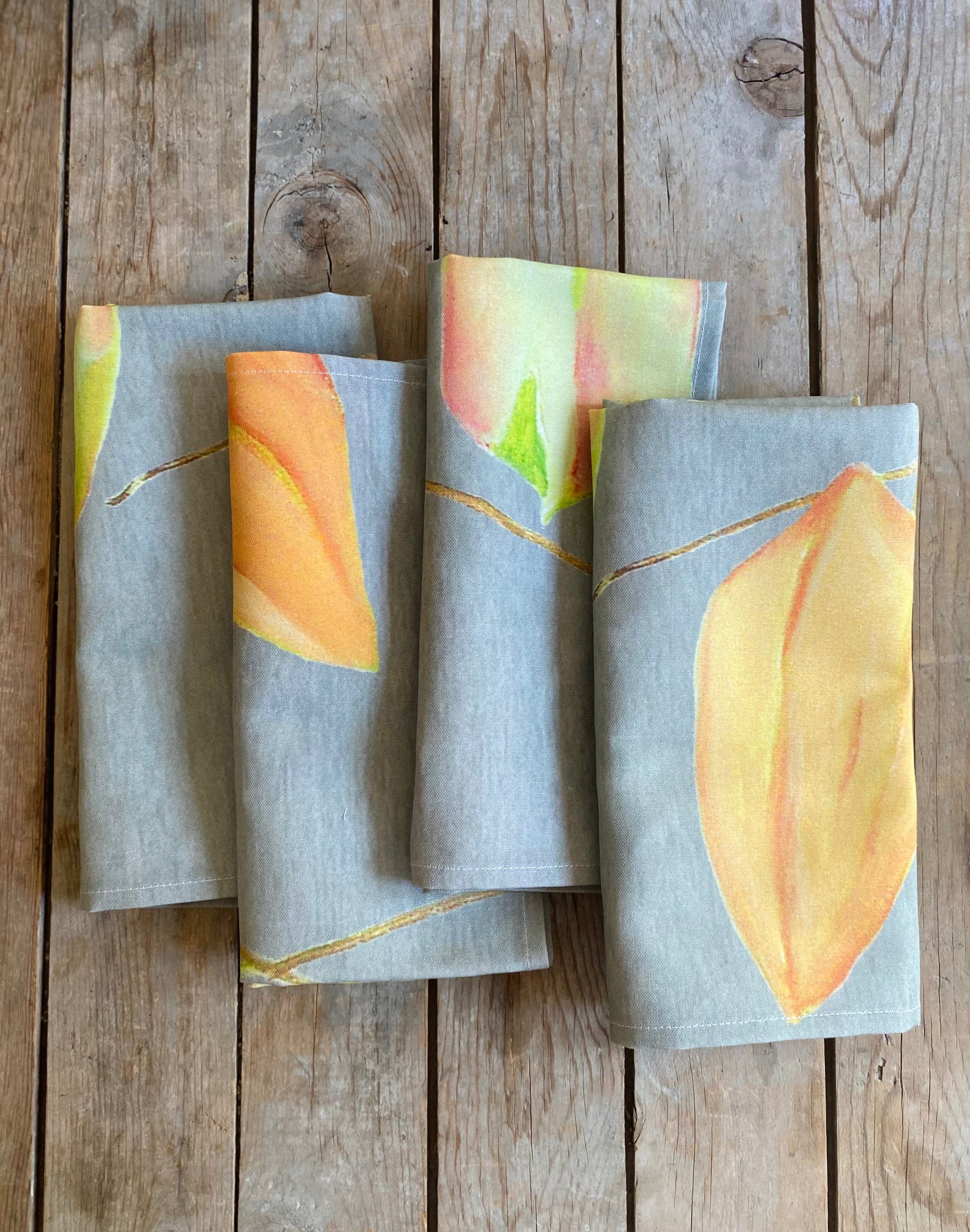 💚 Napkin Set: Three Lanterns on Grey