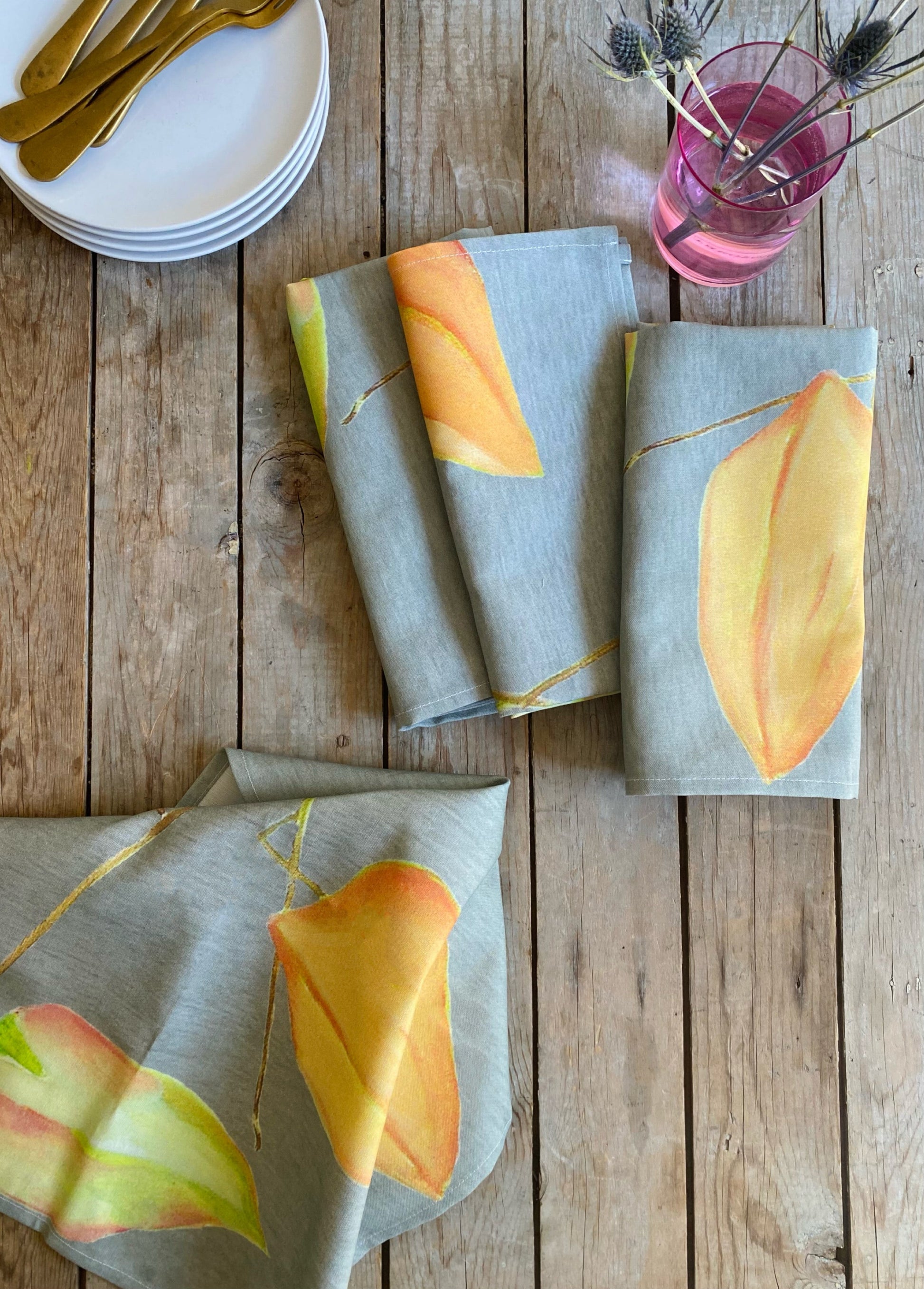 💚 Napkin Set: Three Lanterns on Grey